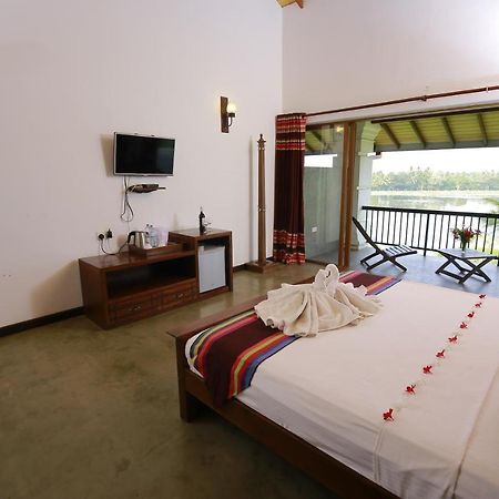 Diya Dahara Lake Resort Yala Eksteriør bilde