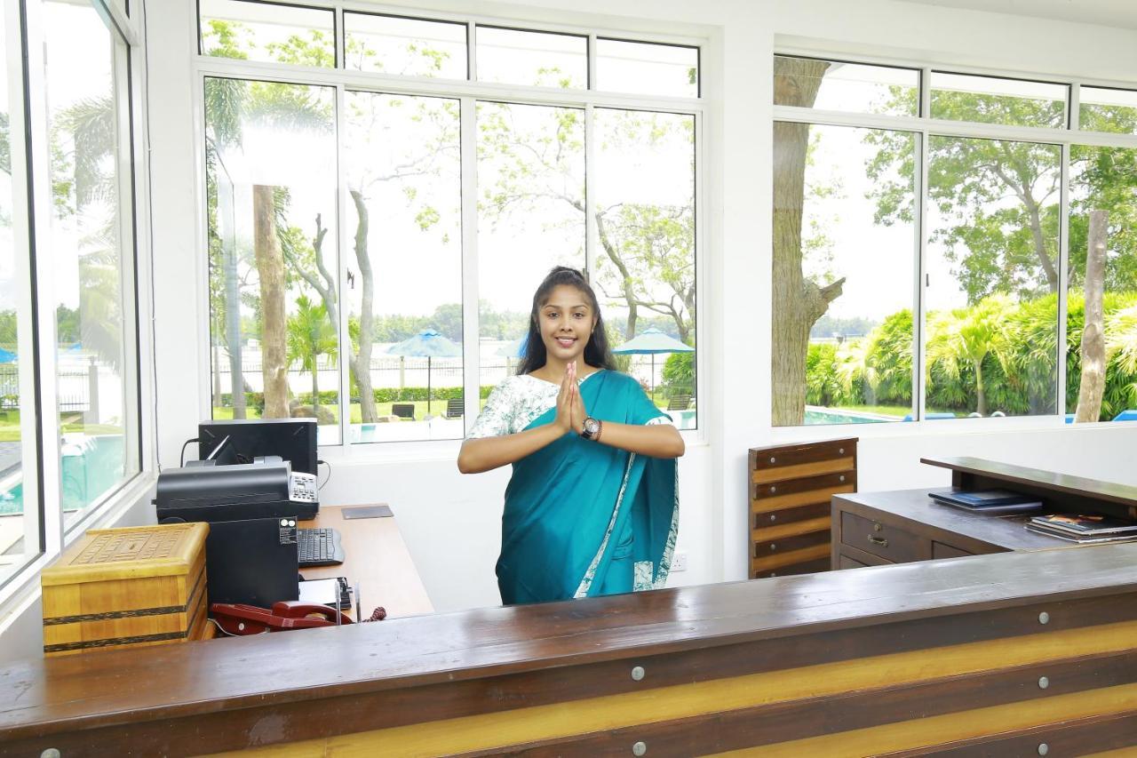 Diya Dahara Lake Resort Yala Eksteriør bilde