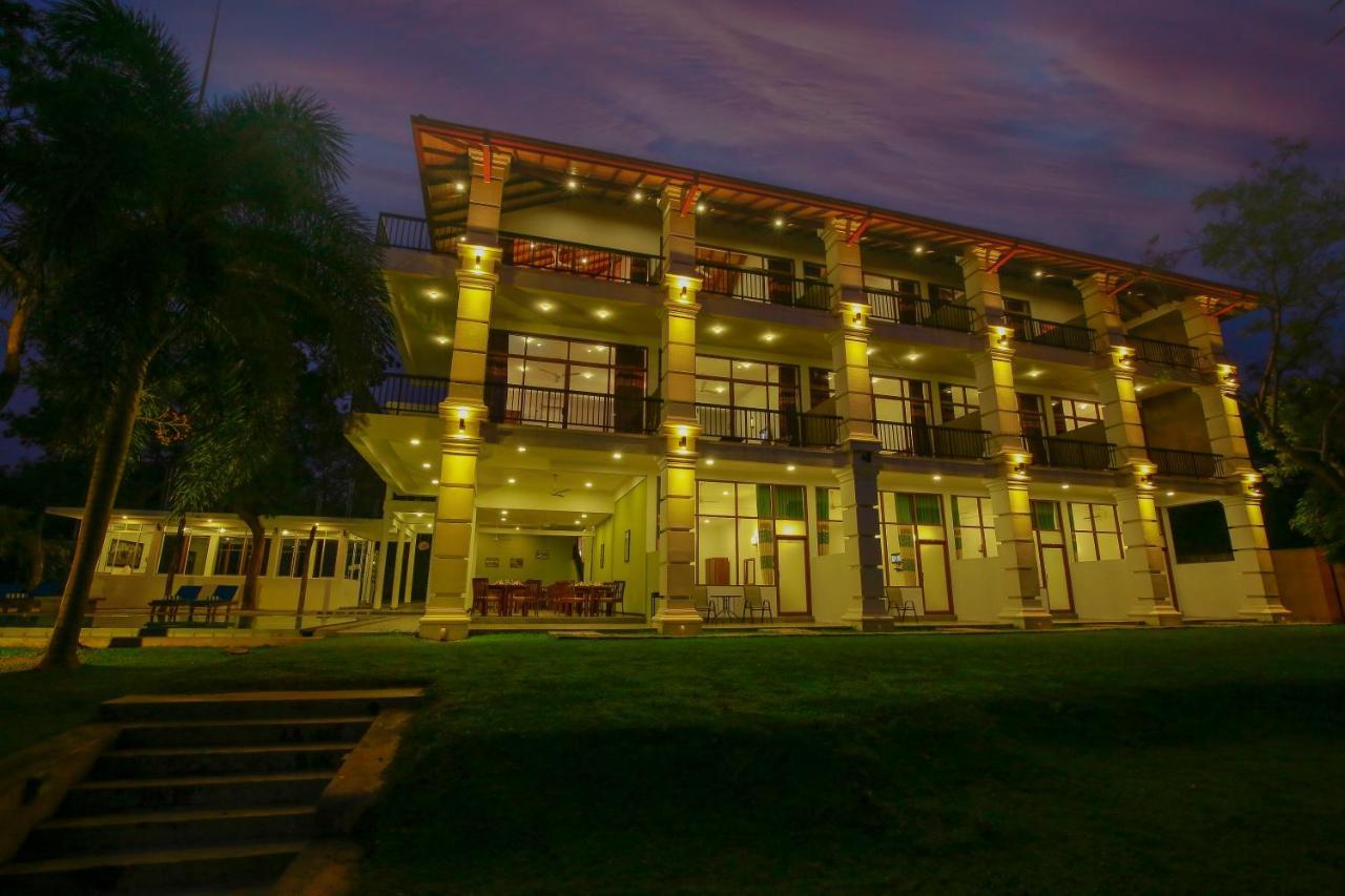 Diya Dahara Lake Resort Yala Eksteriør bilde
