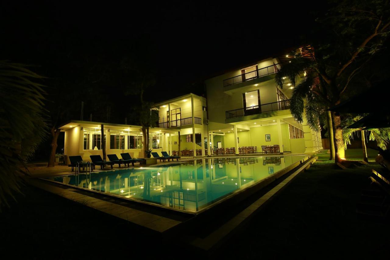 Diya Dahara Lake Resort Yala Eksteriør bilde