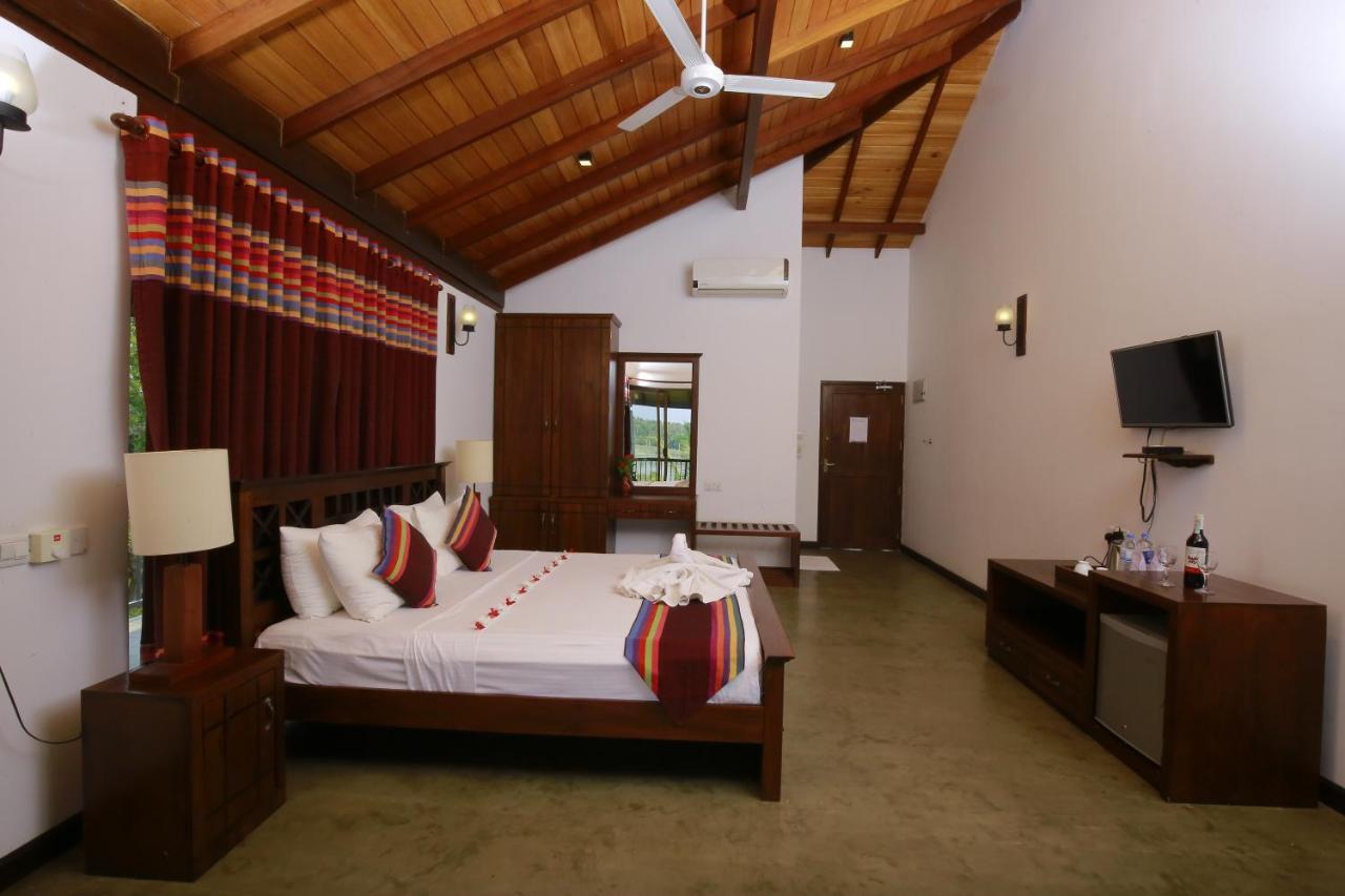 Diya Dahara Lake Resort Yala Eksteriør bilde
