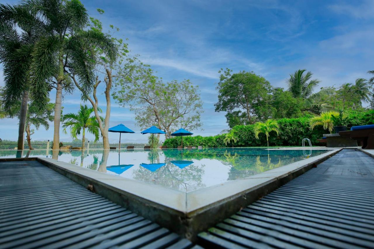 Diya Dahara Lake Resort Yala Eksteriør bilde