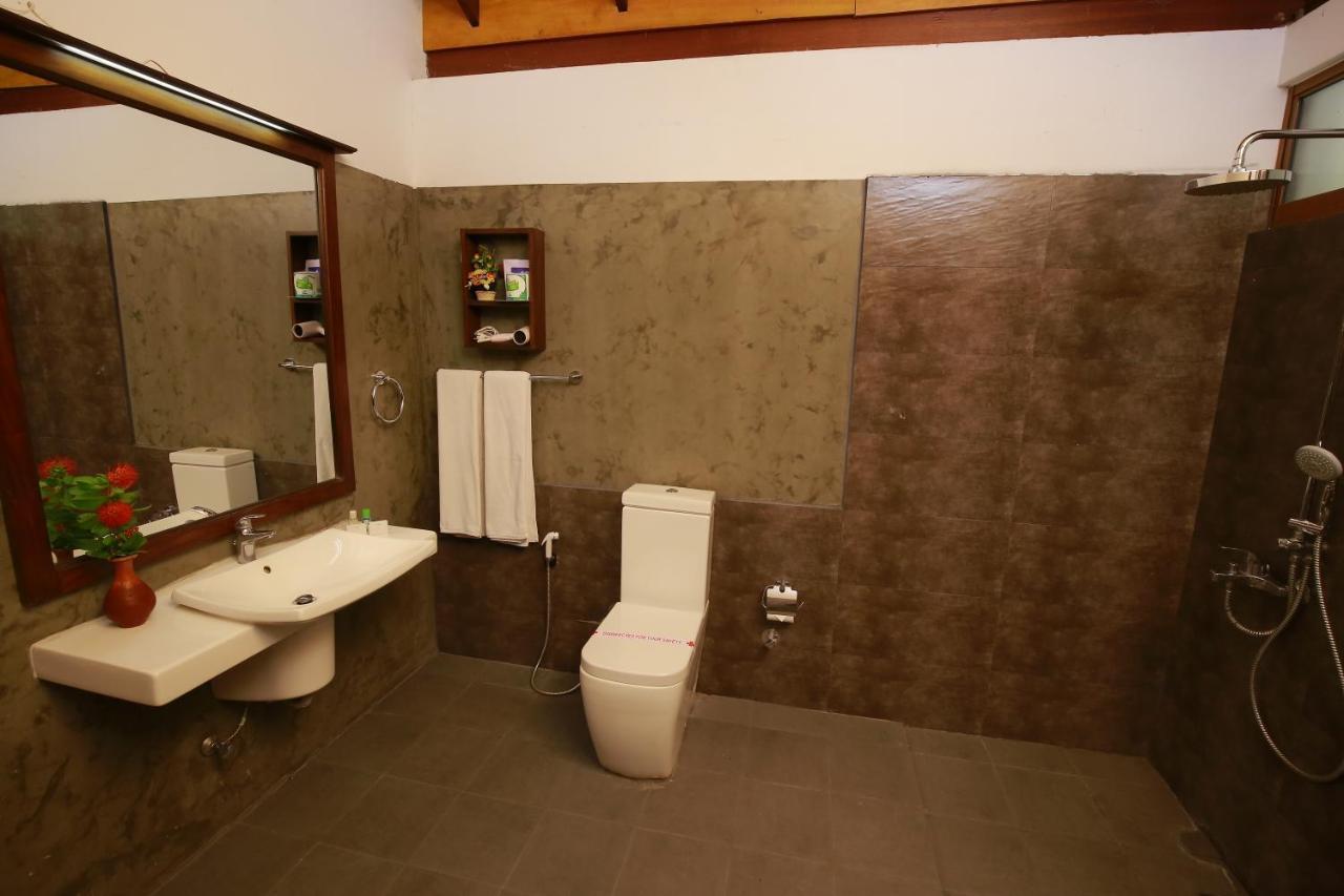 Diya Dahara Lake Resort Yala Eksteriør bilde