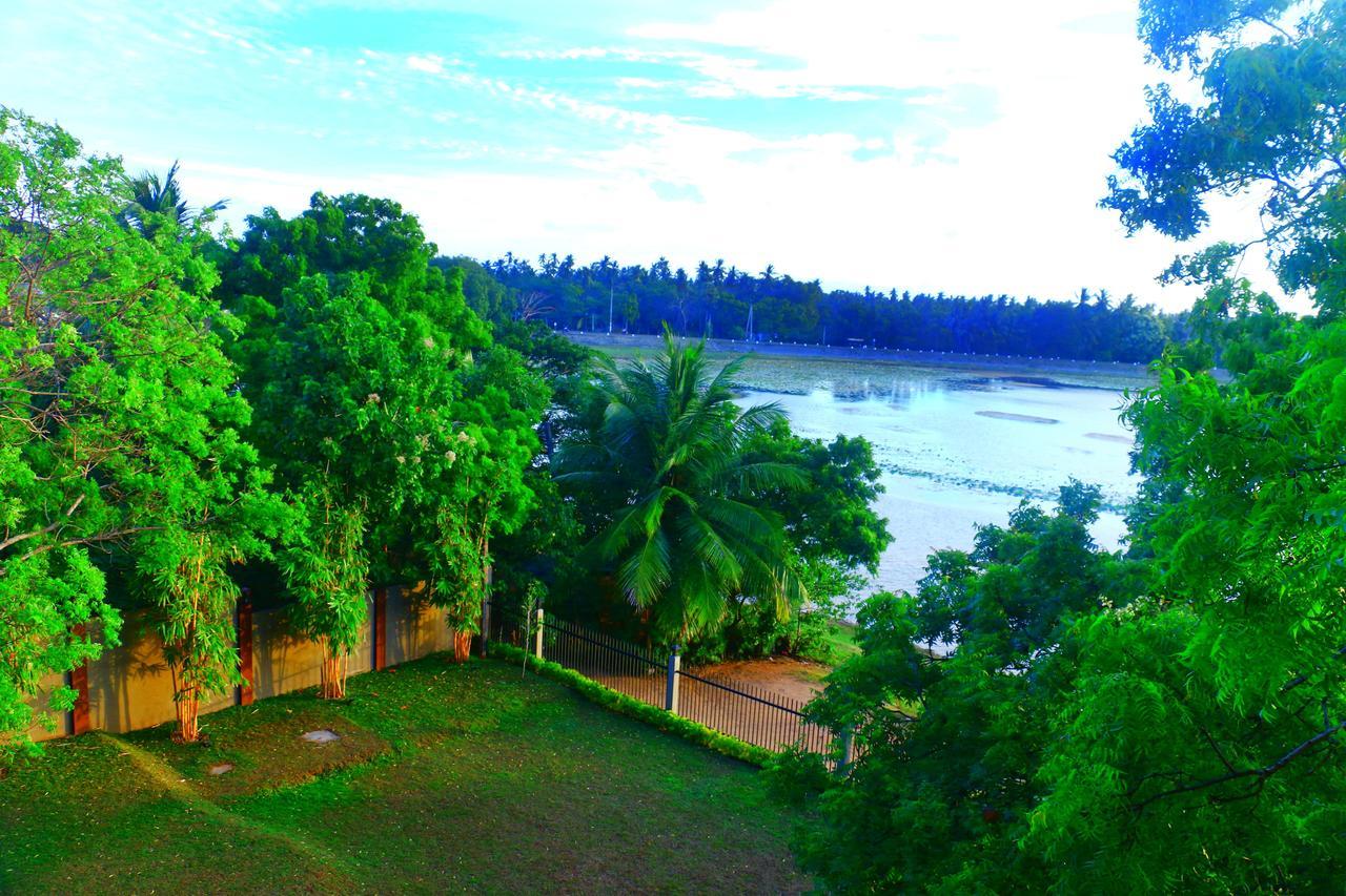 Diya Dahara Lake Resort Yala Eksteriør bilde
