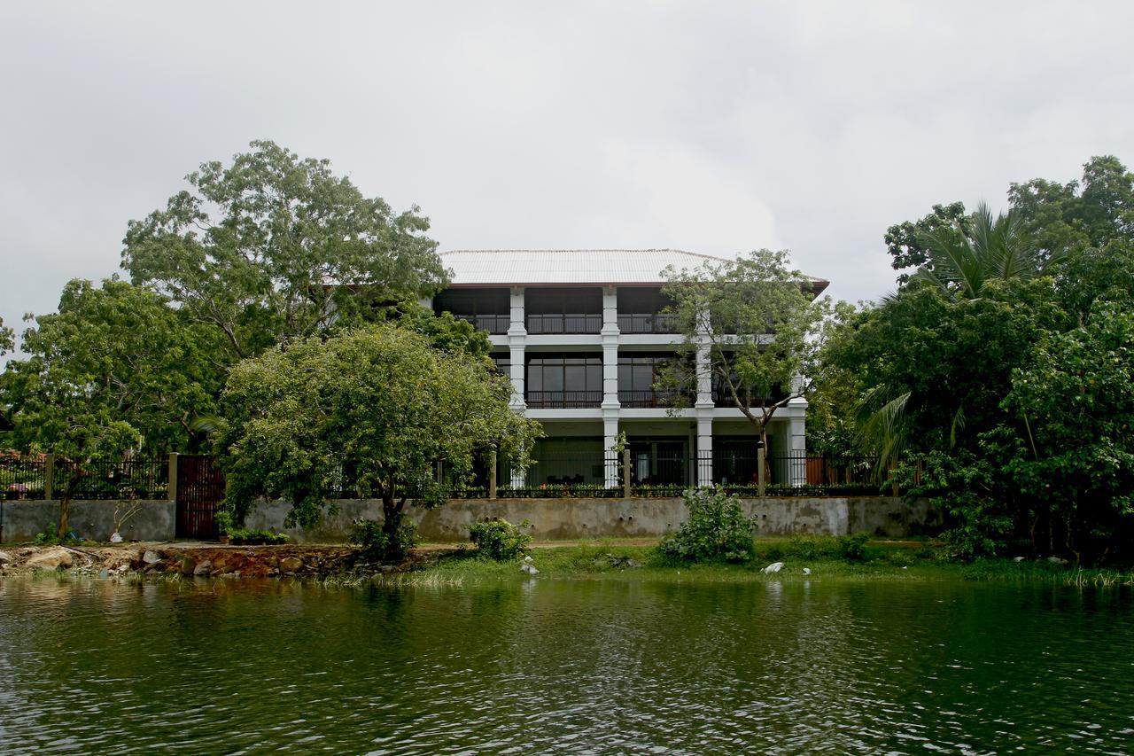Diya Dahara Lake Resort Yala Eksteriør bilde