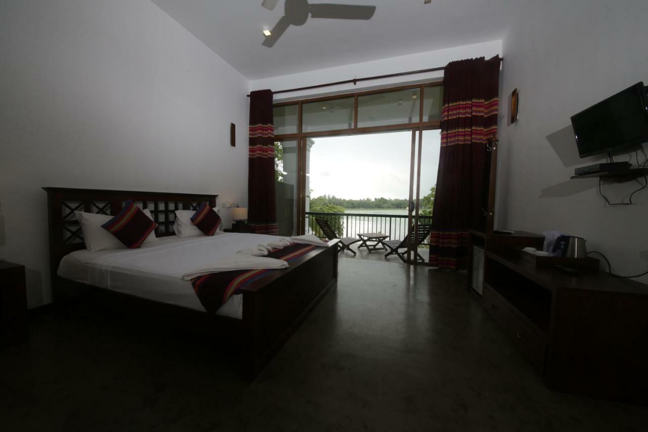Diya Dahara Lake Resort Yala Eksteriør bilde