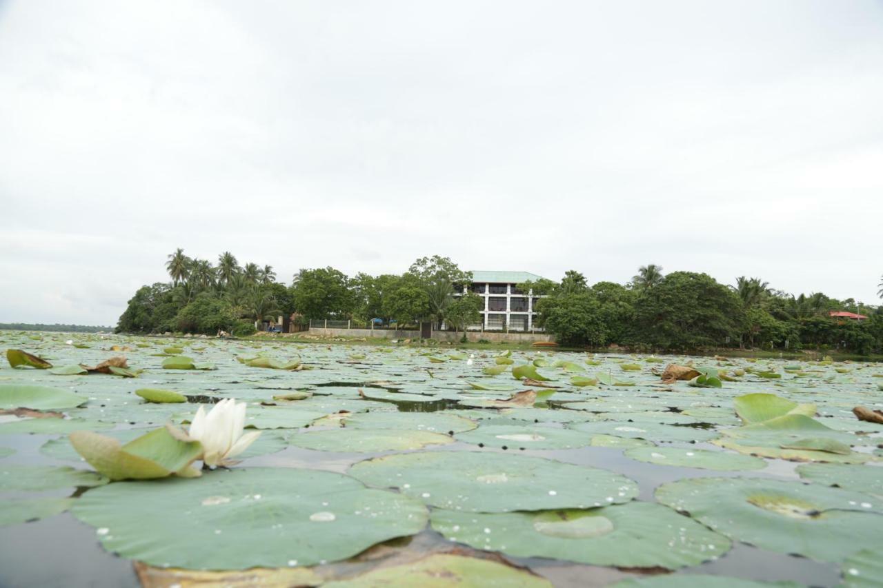 Diya Dahara Lake Resort Yala Eksteriør bilde